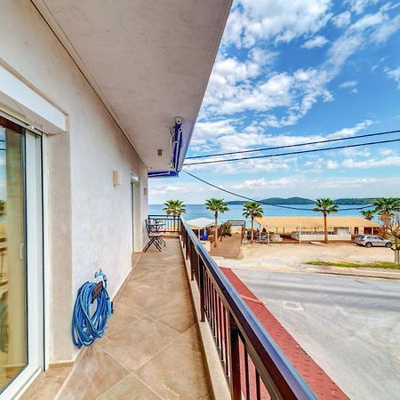 Upper Deck Apt. Daire Néa Péramos Dış mekan fotoğraf