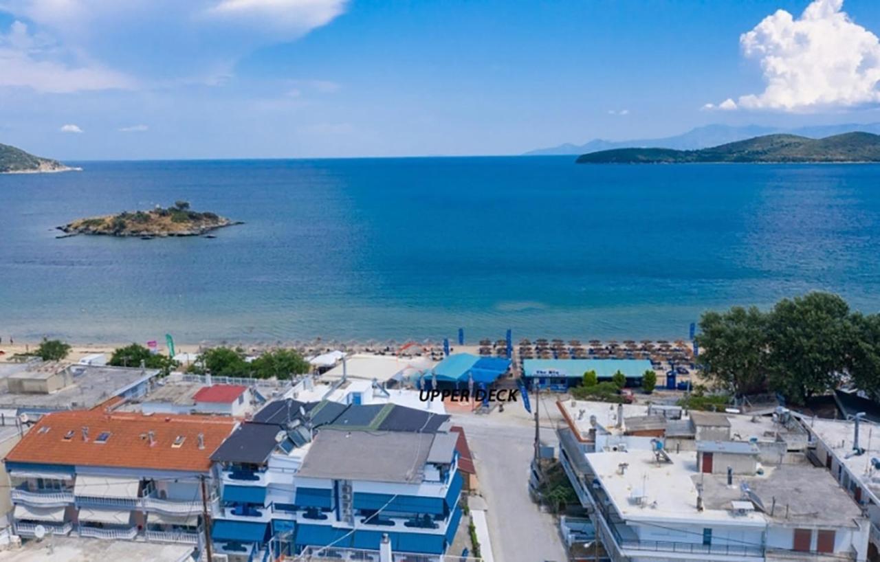 Upper Deck Apt. Daire Néa Péramos Dış mekan fotoğraf