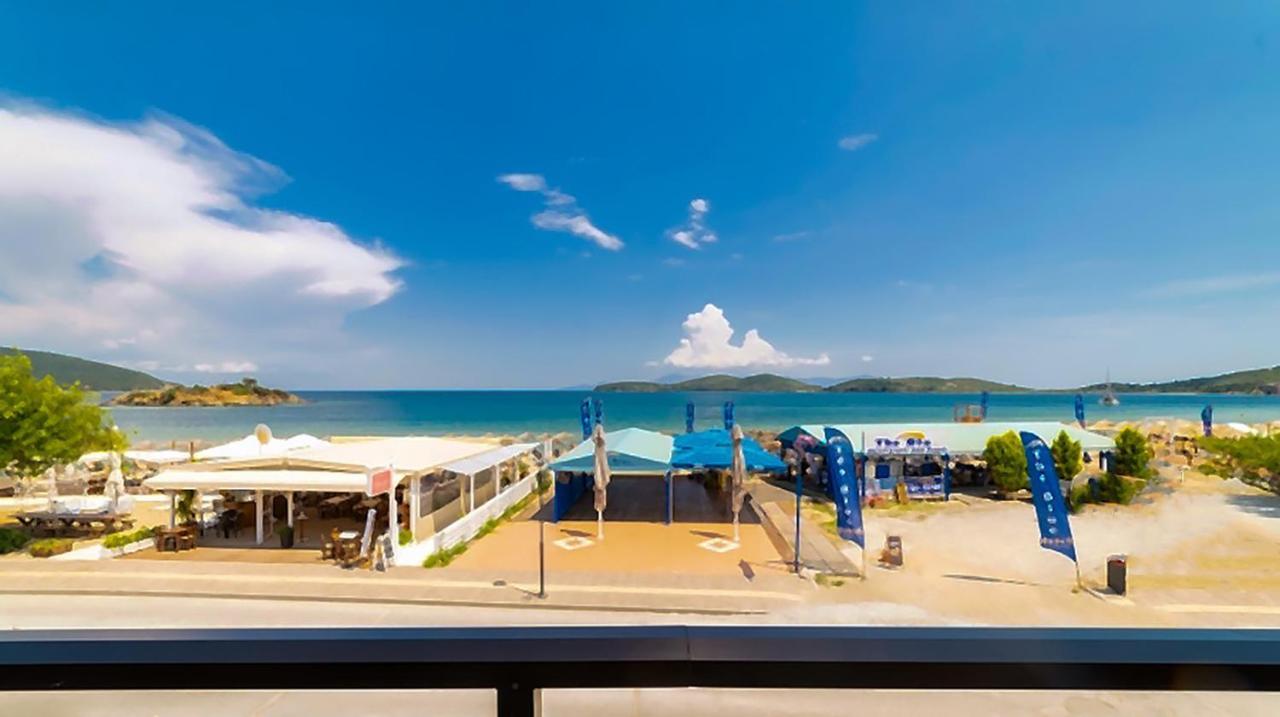 Upper Deck Apt. Daire Néa Péramos Dış mekan fotoğraf