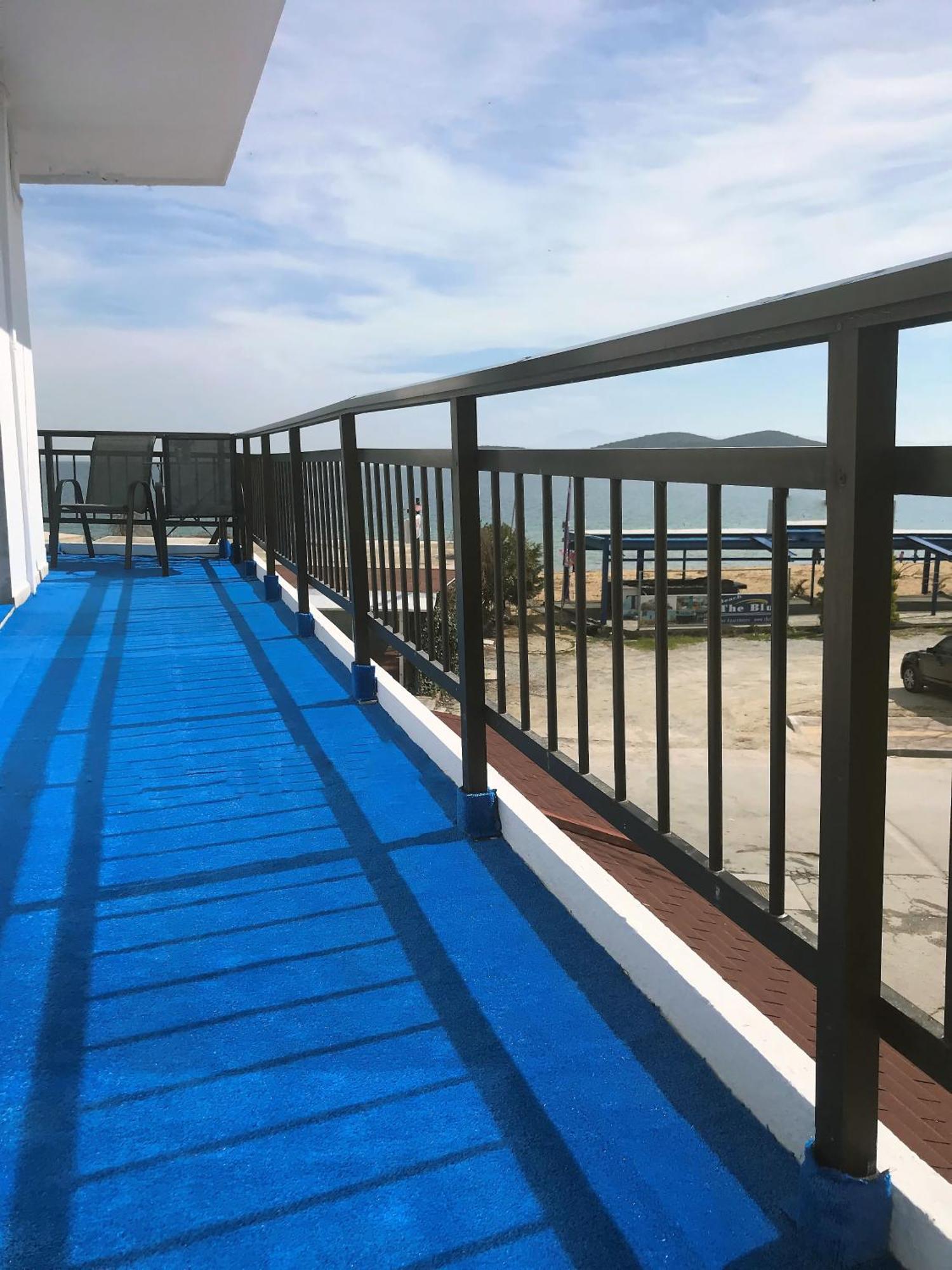 Upper Deck Apt. Daire Néa Péramos Dış mekan fotoğraf