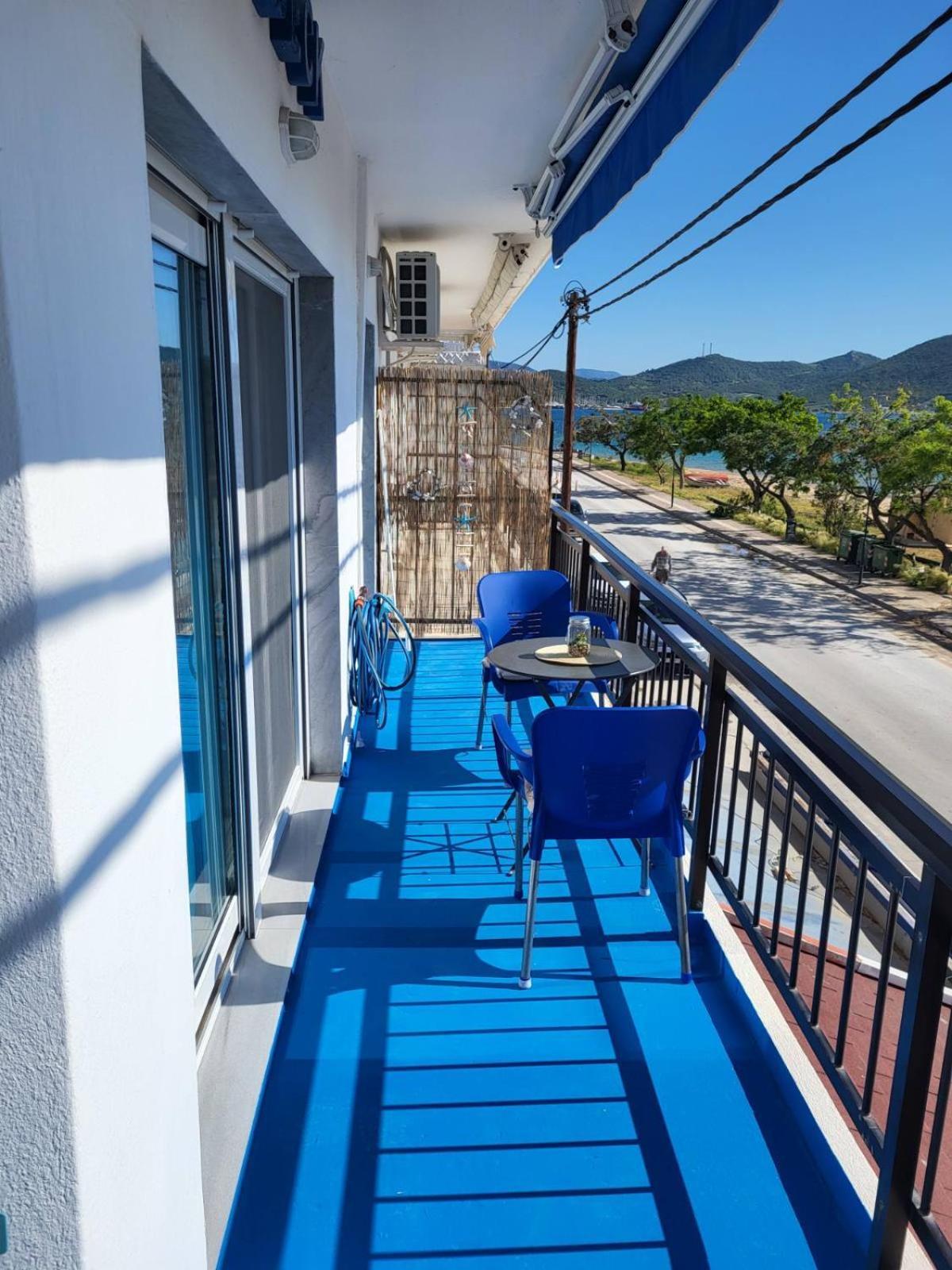Upper Deck Apt. Daire Néa Péramos Dış mekan fotoğraf