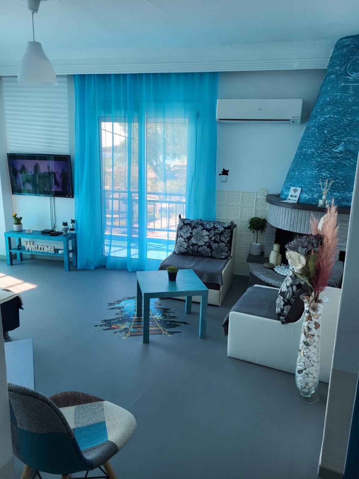 Upper Deck Apt. Daire Néa Péramos Dış mekan fotoğraf