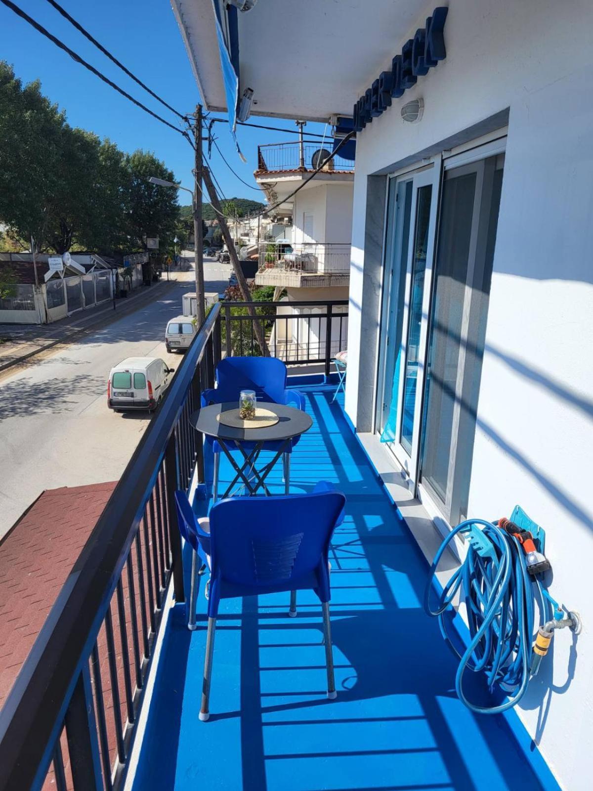 Upper Deck Apt. Daire Néa Péramos Dış mekan fotoğraf