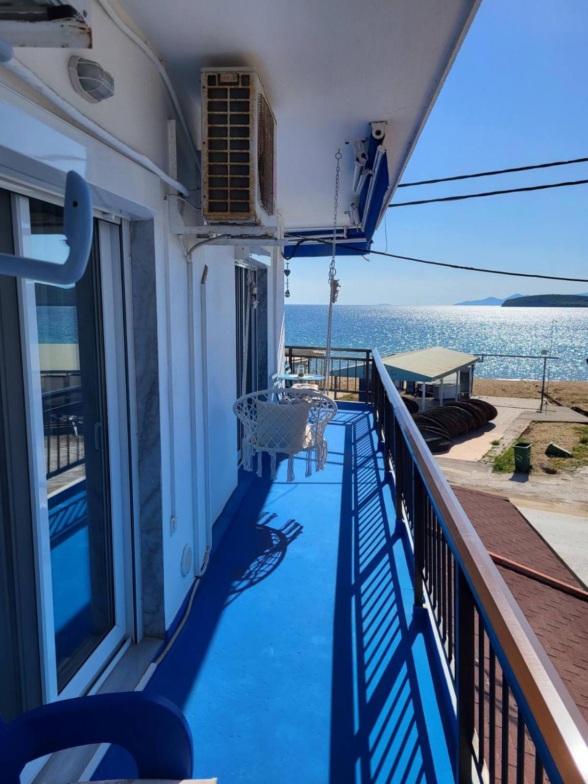 Upper Deck Apt. Daire Néa Péramos Dış mekan fotoğraf