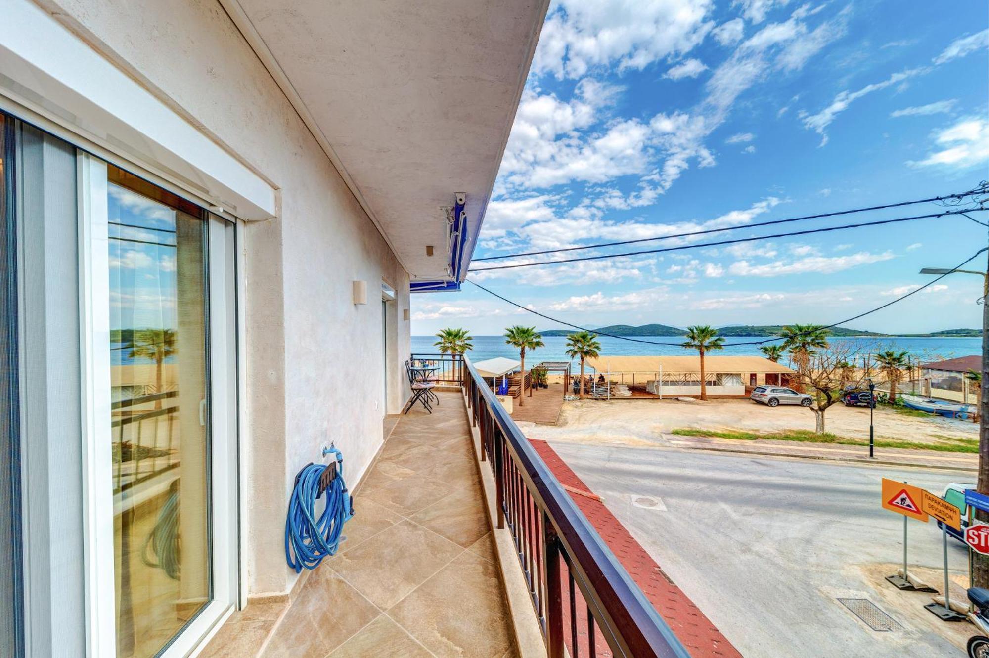 Upper Deck Apt. Daire Néa Péramos Dış mekan fotoğraf