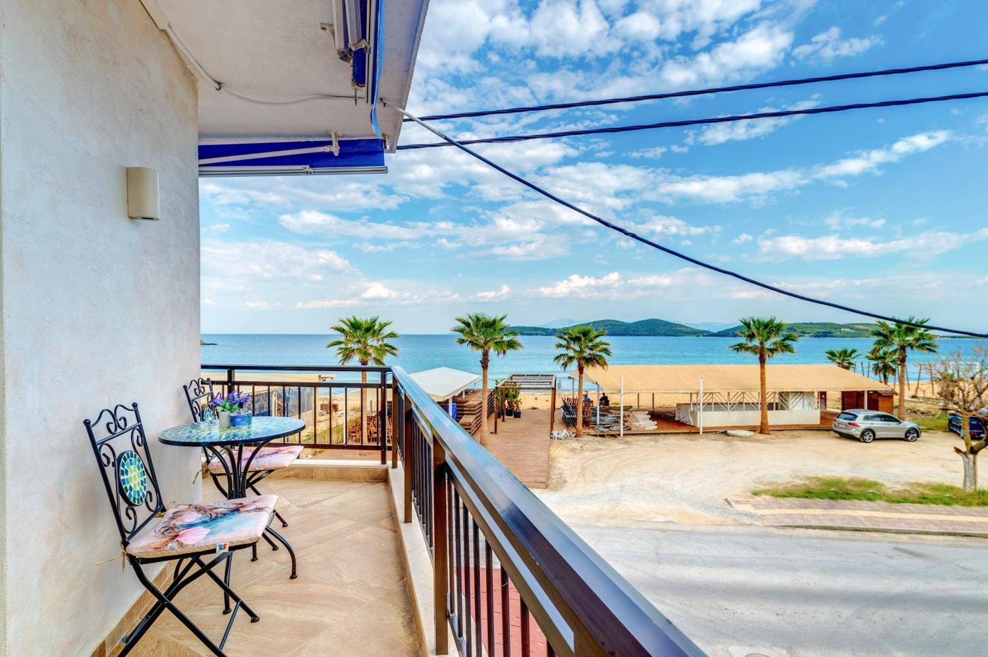 Upper Deck Apt. Daire Néa Péramos Dış mekan fotoğraf