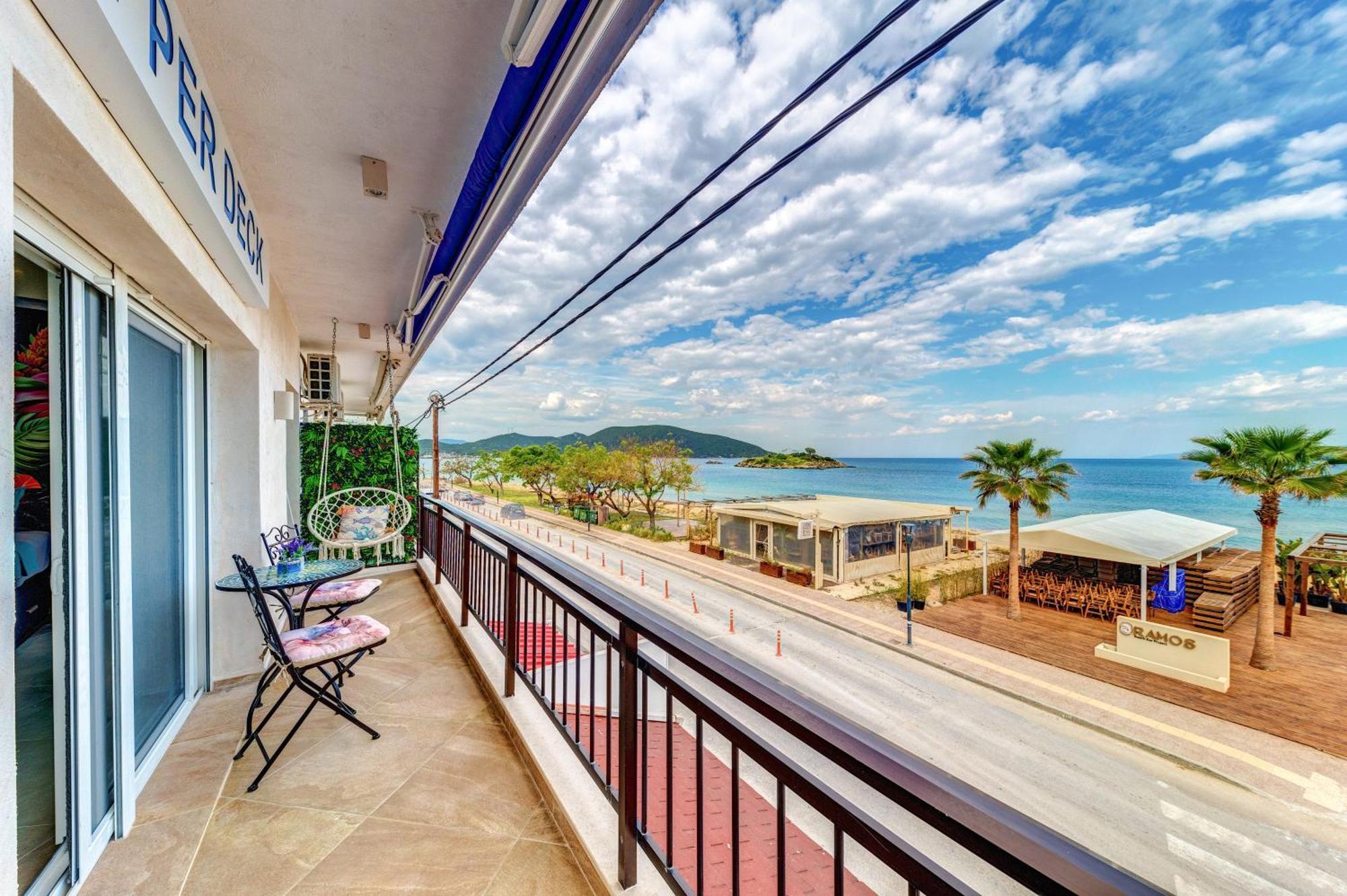 Upper Deck Apt. Daire Néa Péramos Dış mekan fotoğraf