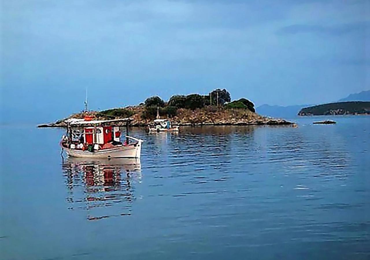 Upper Deck Apt. Daire Néa Péramos Dış mekan fotoğraf